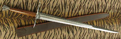 SD901018_Large_S-Hilt_Sword.JPG (72429 bytes)